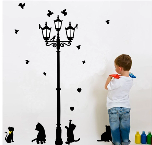 Cột đèn và mèo dạ quang