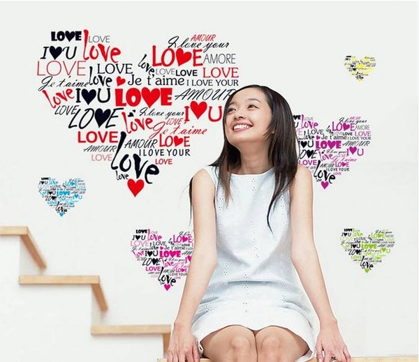 Decal dán tường Trái tim chữ love 2