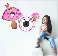 Đồng hồ decal nhà nấm hồng thỏ con