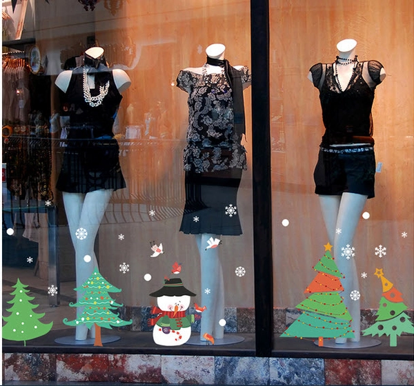 Người tuyết và 4 cây thông Noel