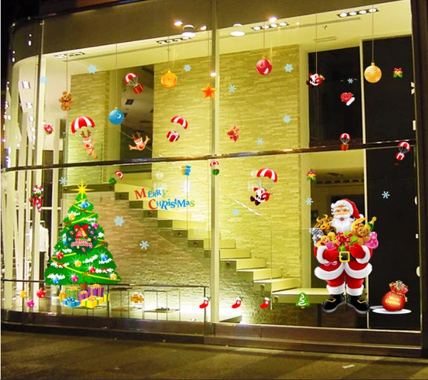 Ông già Noel và cây thông lớn