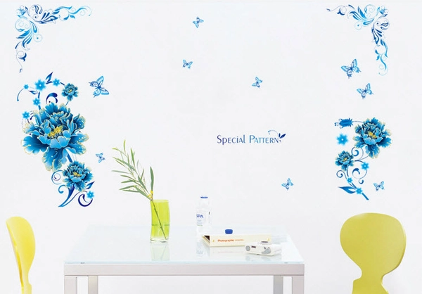 Hoa xanh to và bướm