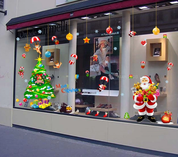 Ông già Noel và cây thông lớn