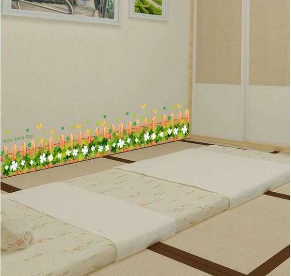 Decal chân tường hàng rào hoa trắng