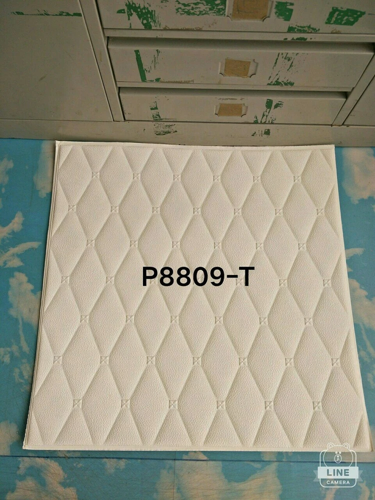 Xốp đá dán tường 3D họa tiết hình thoi màu trắng