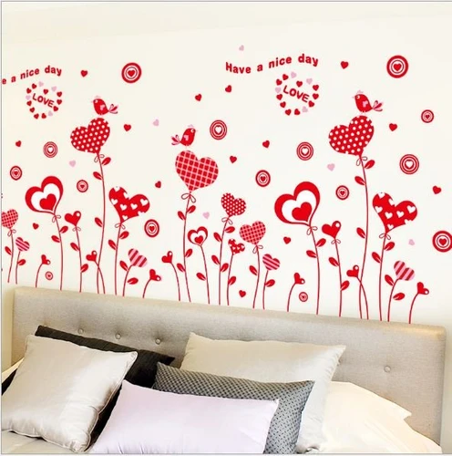 Decal dán chân tường trái tim đỏ