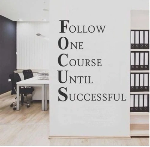 Decal văn phòng focus