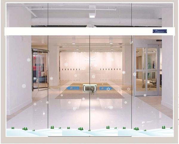 Decal dán tường Cây thông Noel và chân tuyết trắng  (nền trắng đục)