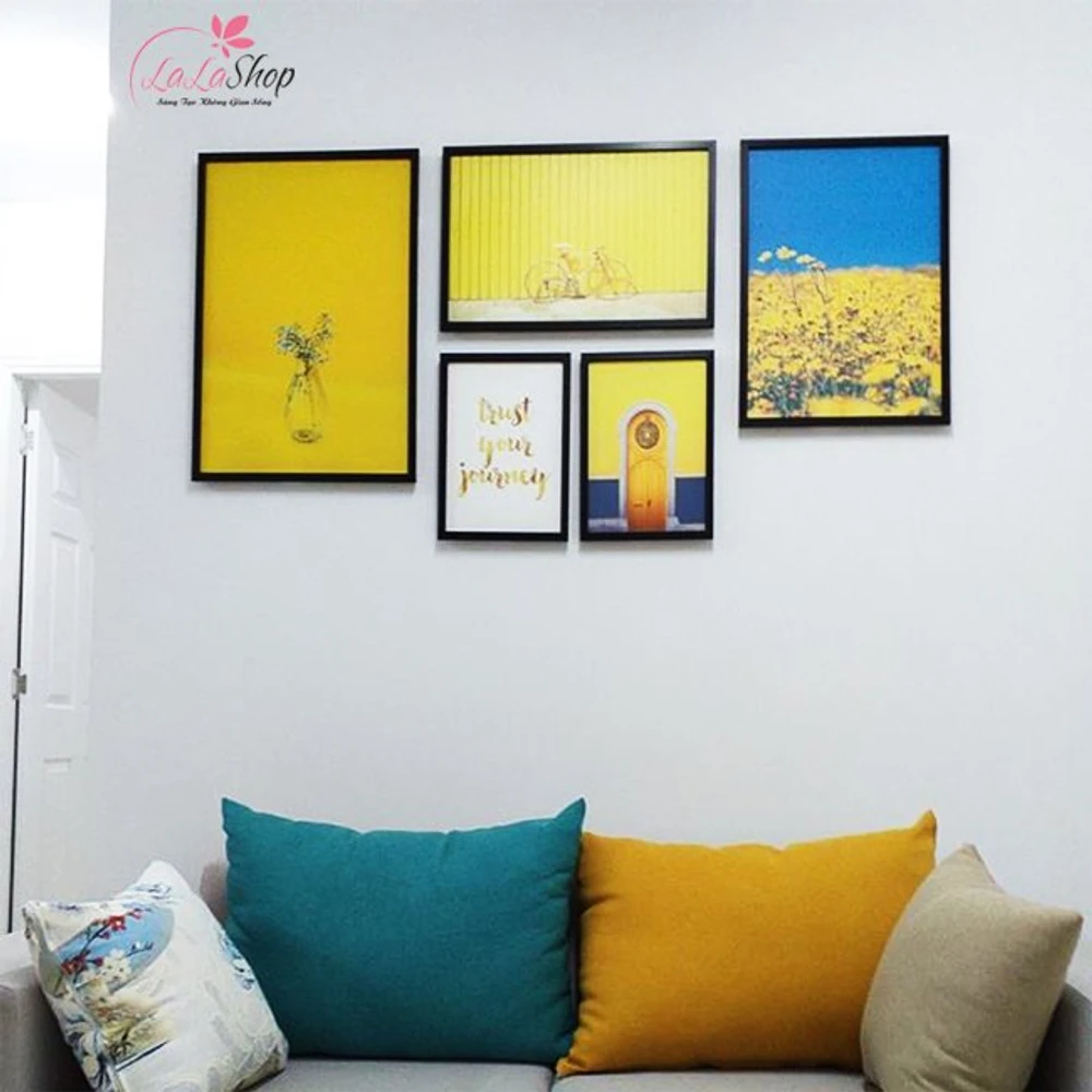 Tranh treo tường hoa vàng và xe đạp