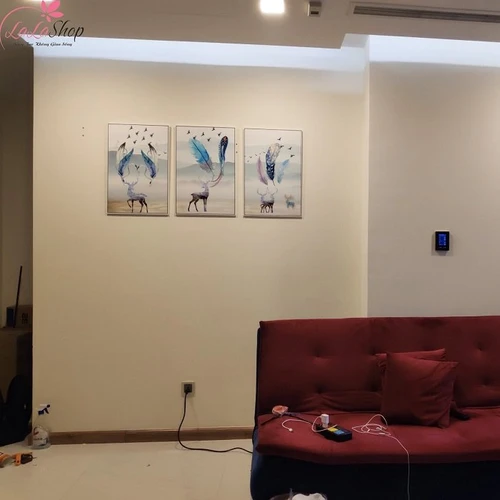 Tranh treo tường hươu và lông vũ nghệ thuật