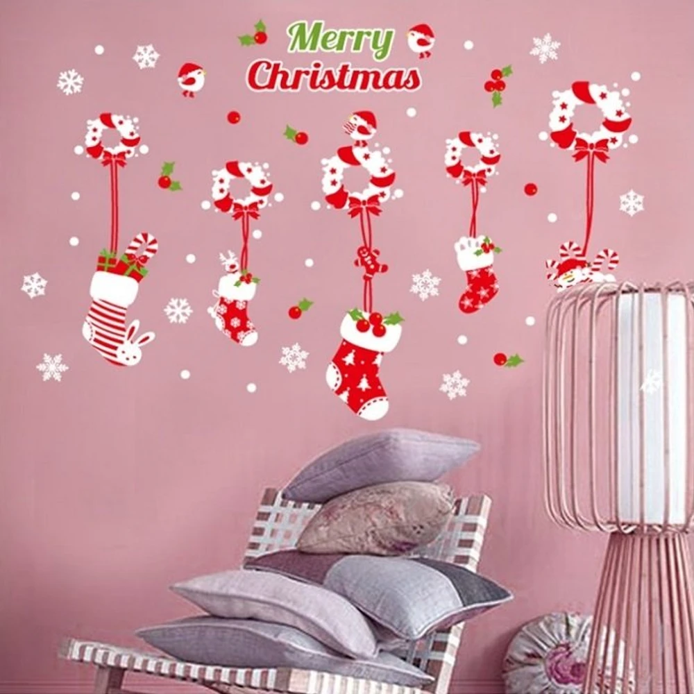 Decal dán tường noel dây treo tất đỏ