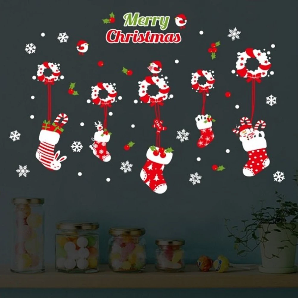 Decal dán tường noel dây treo tất đỏ