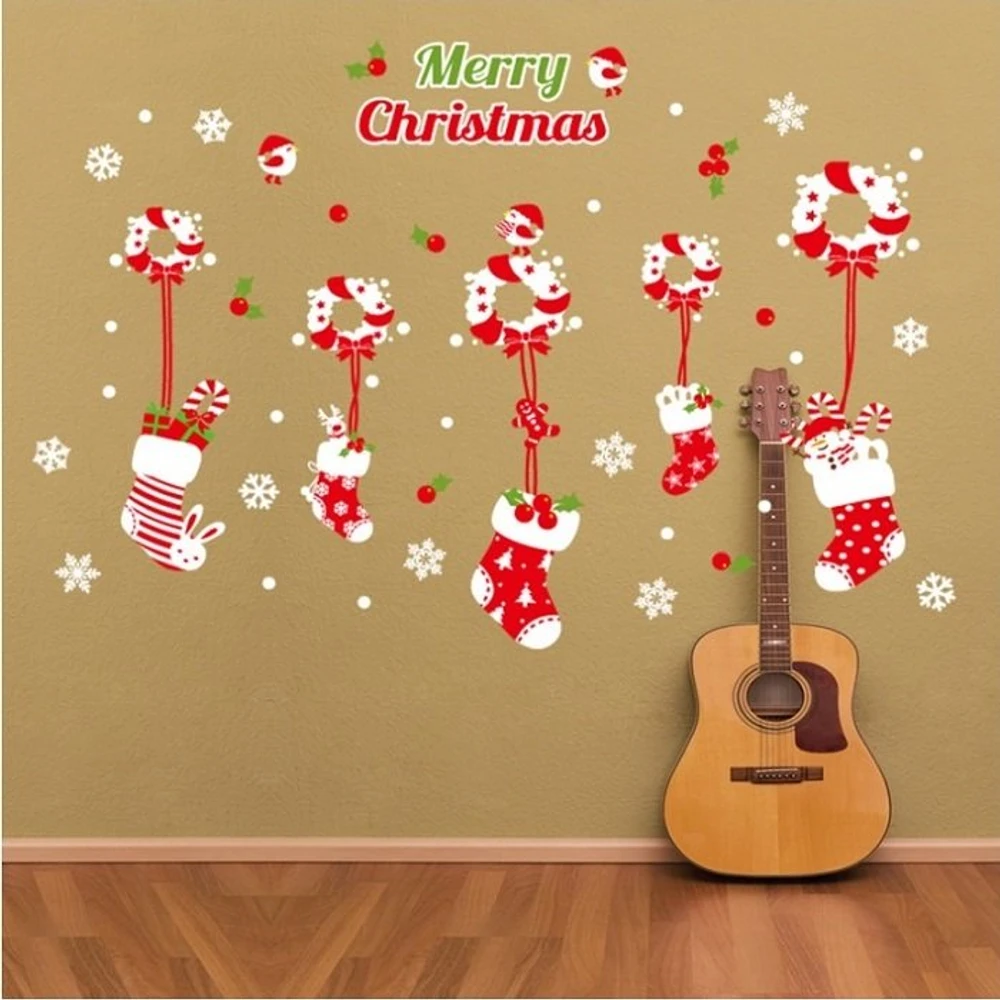 Decal dán tường noel dây treo tất đỏ
