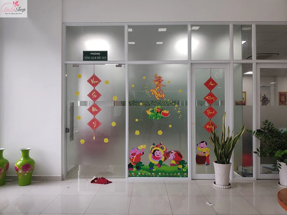 Combo Decal trang trí tết bé múa lân cung chúc tân xuân