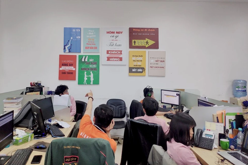 Tranh treo tường hoa hồng đua sắc