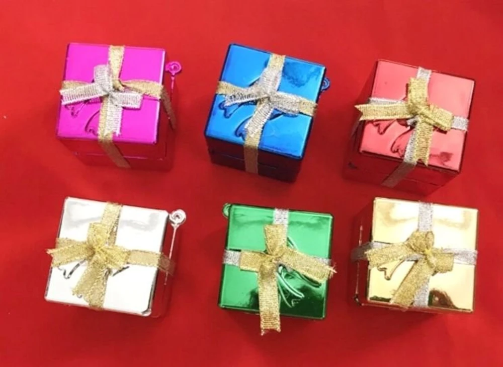 Đồ trang trí noel hộp quà treo nhiều màu