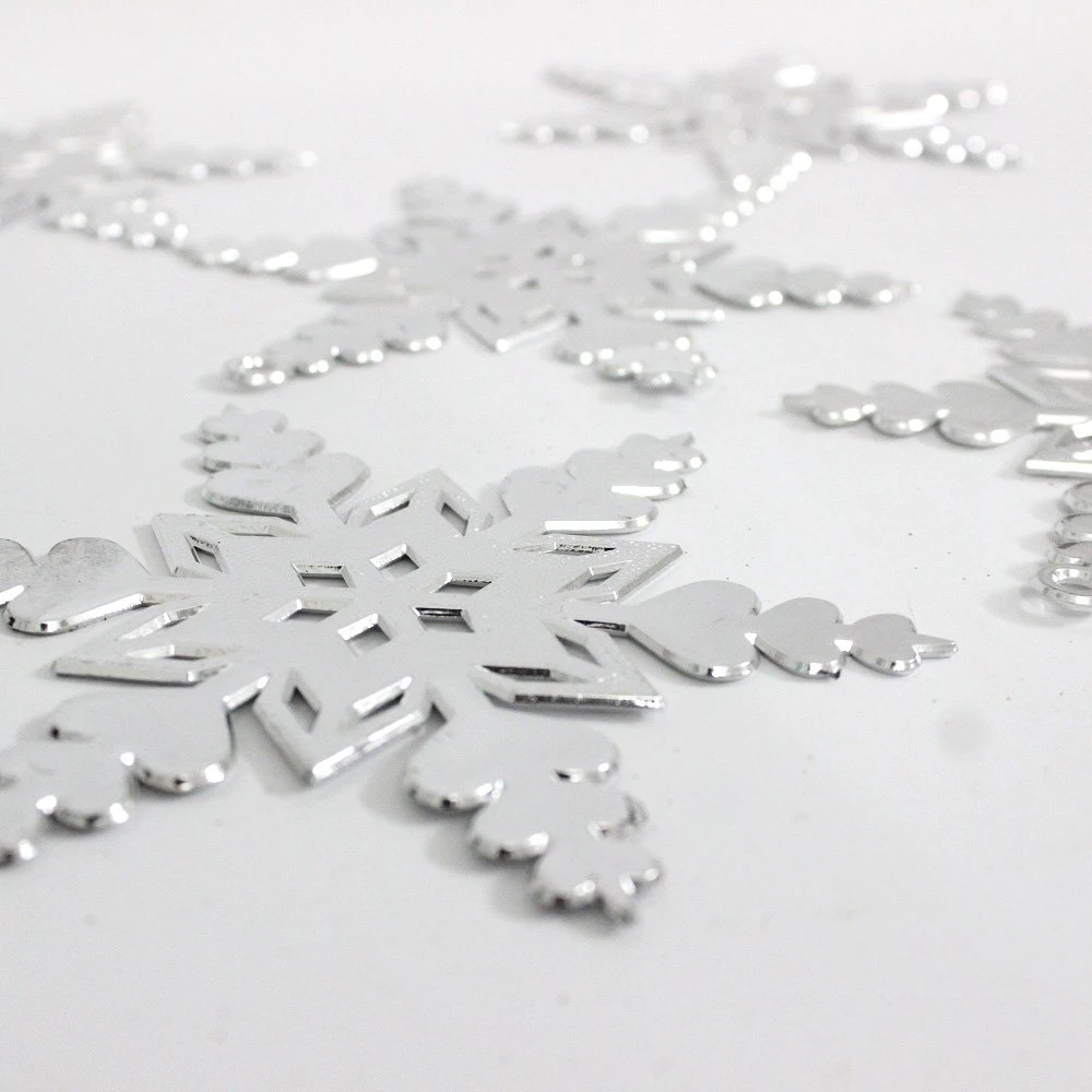 Đồ trang trí noel bông tuyết vàng