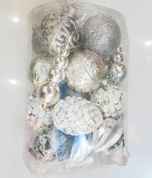 Hộp combo quả thông kèm châu trang trí noel