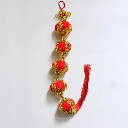 Đèn lồng đỏ và chép vàng trang trí tết