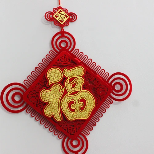 Liễn đỏ chữ phúc phủ kim tuyến trang trí tết