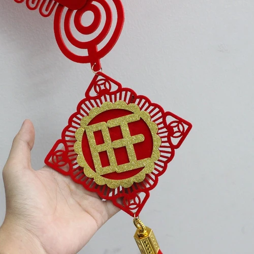 Liễn đỏ chữ phúc phủ kim tuyến trang trí tết