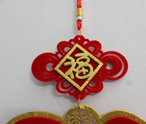 Liễn đỏ chữ phúc phủ kim tuyến trang trí tết