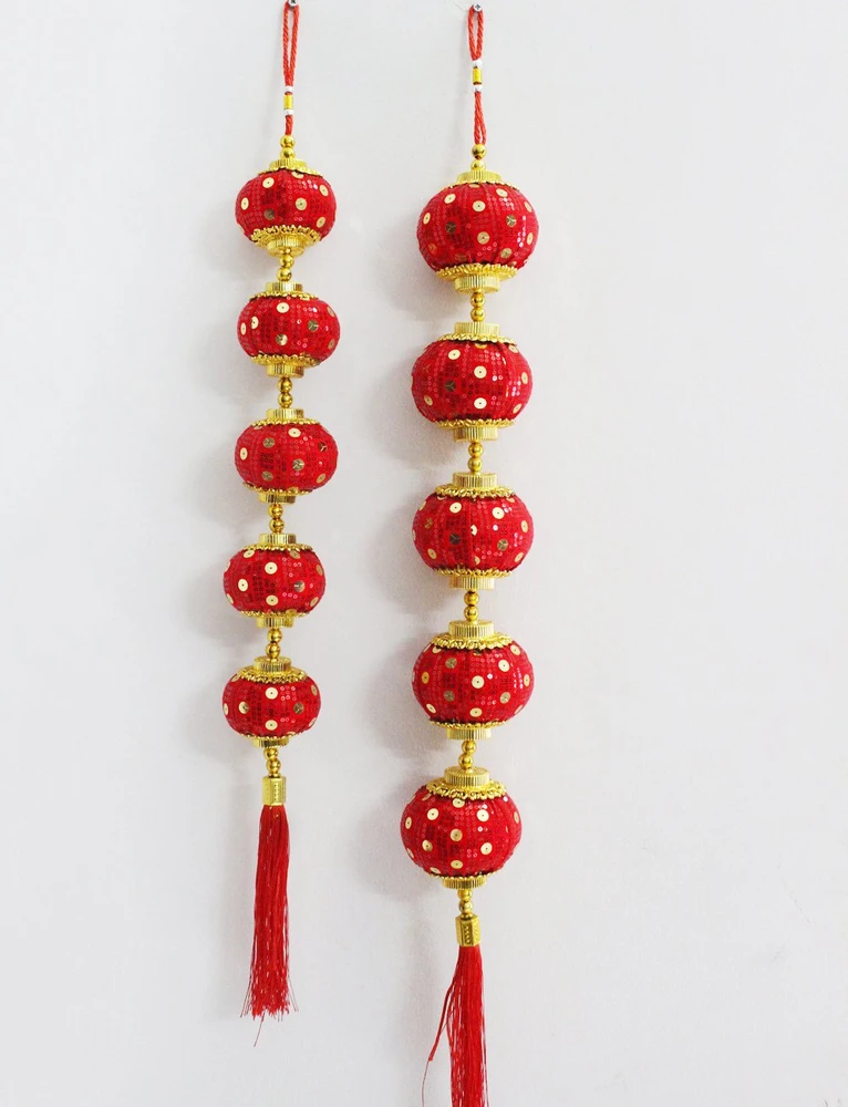 Đèn lồng đỏ đính đồng tiền vàng trang trí tết