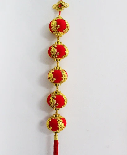 Đèn lồng đỏ và chép vàng trang trí tết