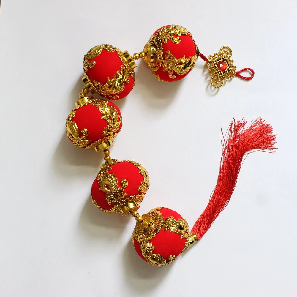 Đèn lồng đỏ và chép vàng trang trí tết