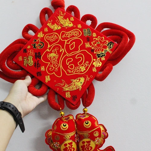 Liễn treo chữ phúc và cá chép vàng trang trí tết