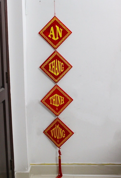 LIễn vuông an khang thịnh vượng nhung đỏ cao cấp trang trí tết
