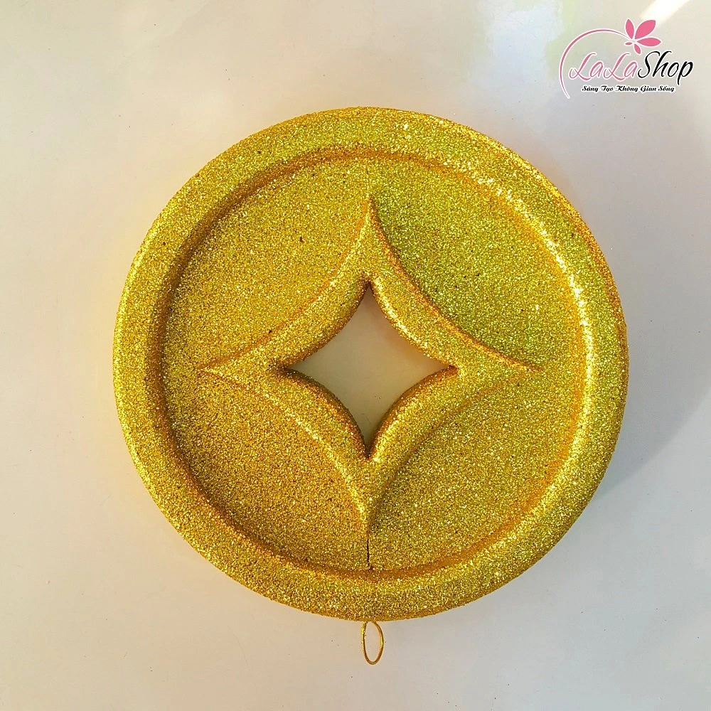 Đồng tiền vàng trang trí tết