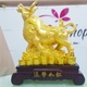 Tượng trâu vàng ngọc đỏ phát tài trang trí tết