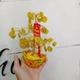 Cây phát tài thỏi vàng và liễn đỏ trang trí tết