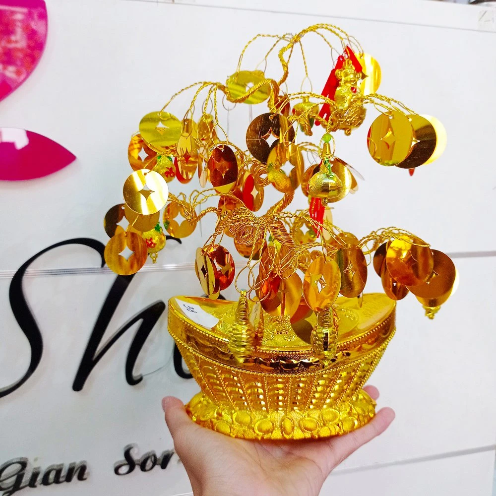 Cây phát tài vàng và pháo đỏ trang trí tết