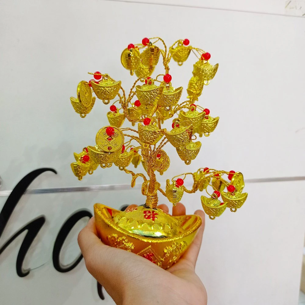 Cây phát tài vàng và trái đỏ trang trí tết