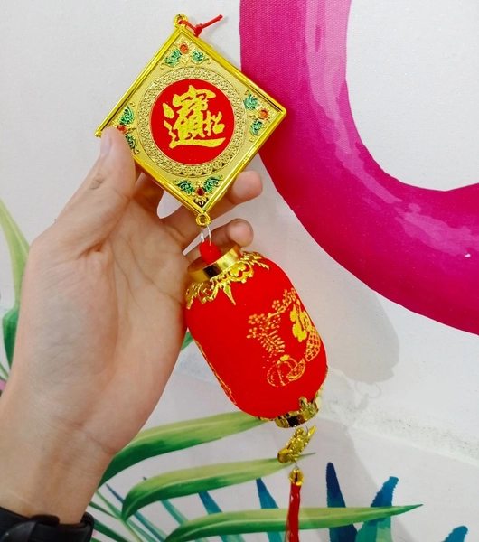 Lồng đẻn đỏ bảng vàng trang trí tết