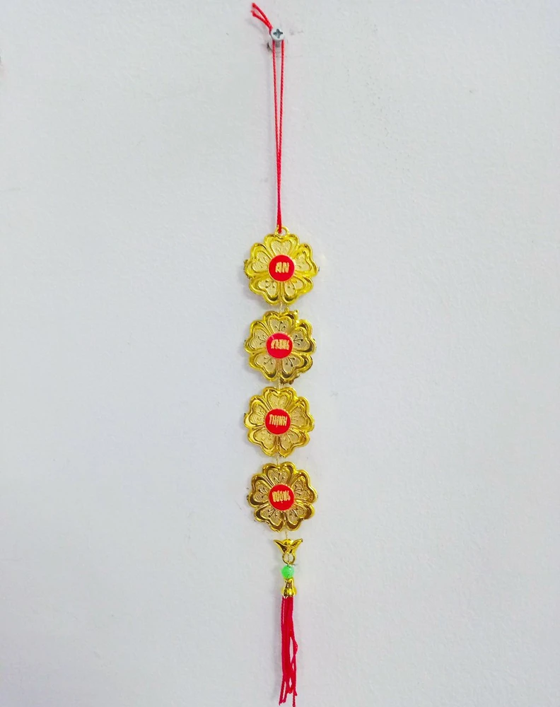 Dây lộc treo trang trí nhà ngày tết hình hoa mai câu chúc tết