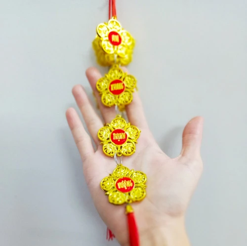 Lộc treo bông mai vàng câu chúc trang trí tết