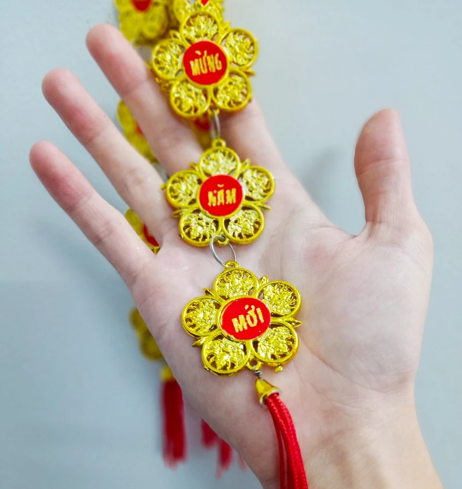 Lộc treo bông mai vàng câu chúc trang trí tết