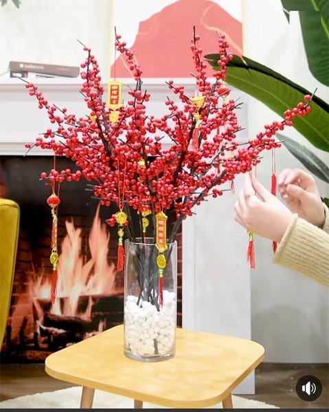 Cành đào đông đỏ không lá trang trí tết