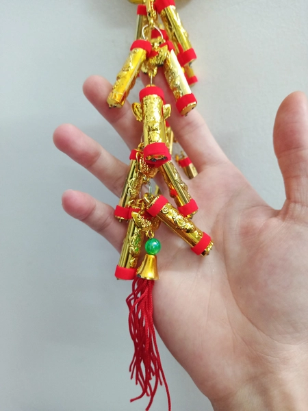 Lộc treo trang trí tết Đồng tiền may mắn và pháo vàng