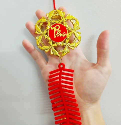 Lộc treo Cá vàng hình hoa mai và dây pháo nhung đỏ