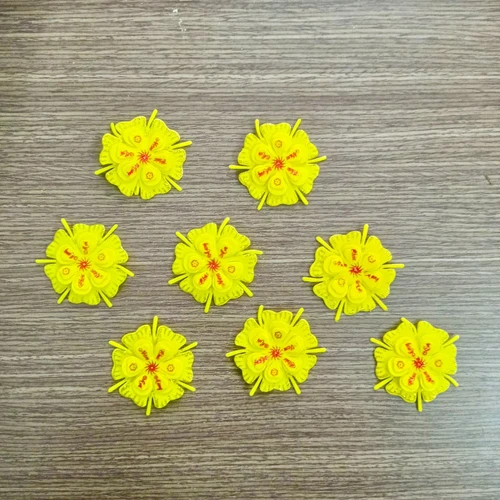 Bộ 8 mai vàng chúc mừng năm mới trang trí tết