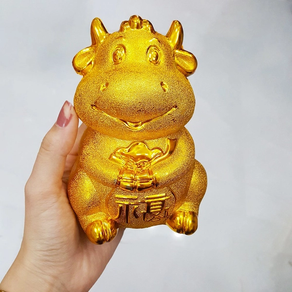 Trâu vàng tiết kiệm trang trí tết