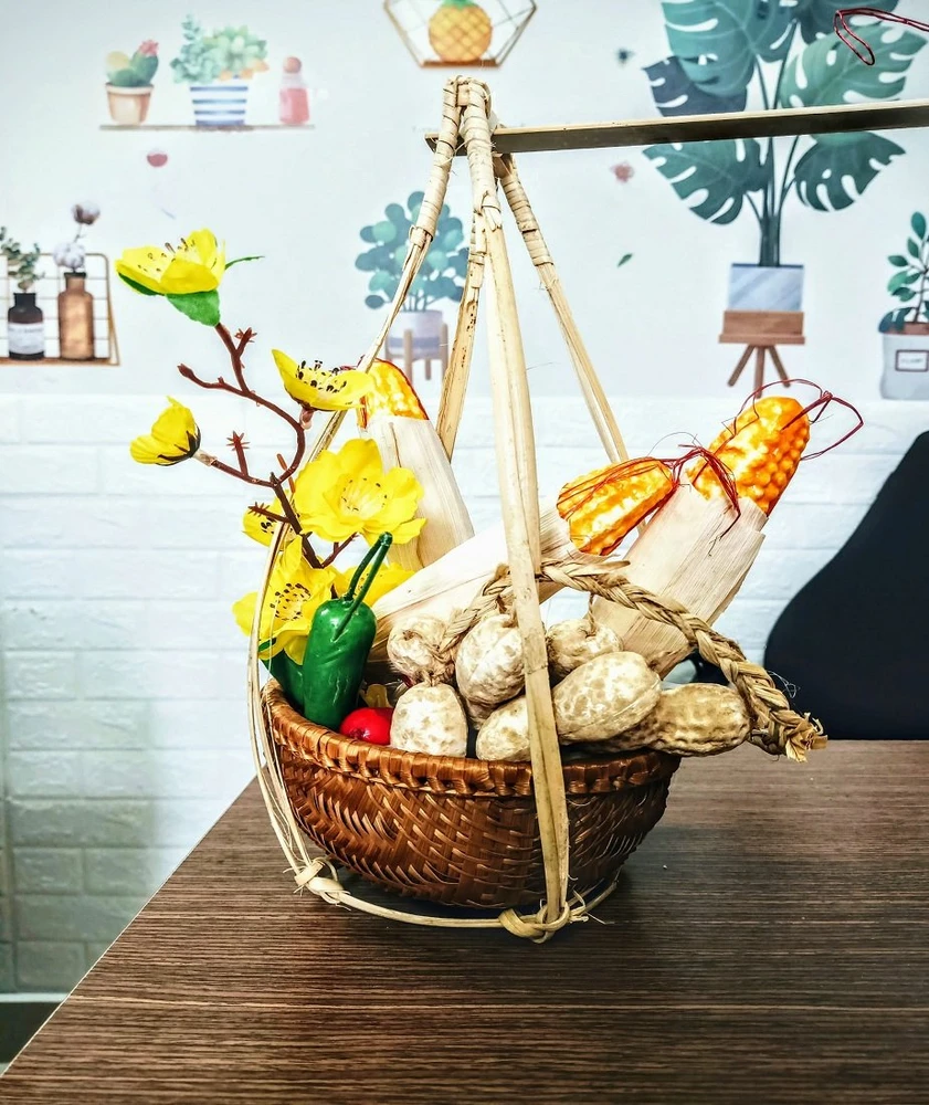 Quang gánh tre trang trí tiểu cảnh tết