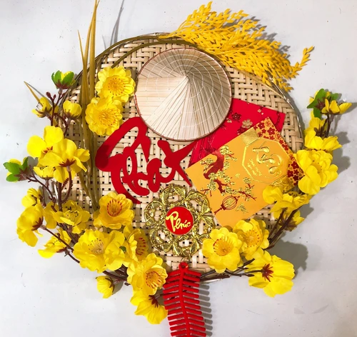 Mẹt nón lá hoa mai chữ Phát trang trí tết