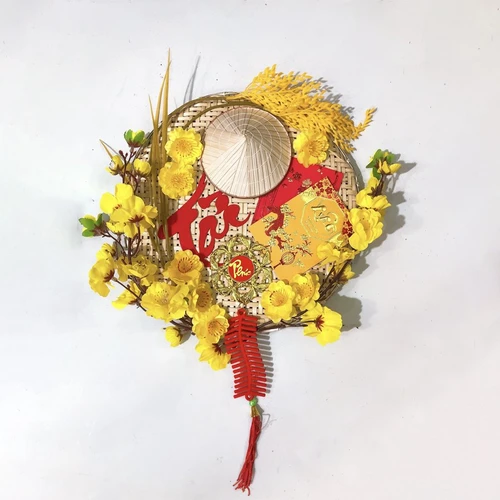 Mẹt nón lá hoa mai chữ Tài trang trí tết