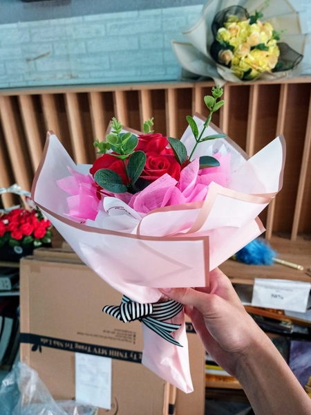 Bó hoa hồng sáp thơm màu đỏ 6 bông - Tặng kèm thiệp xinh xắn H052