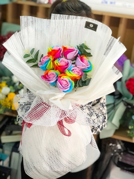 Bó hoa sáp thơm cầu vồng 2